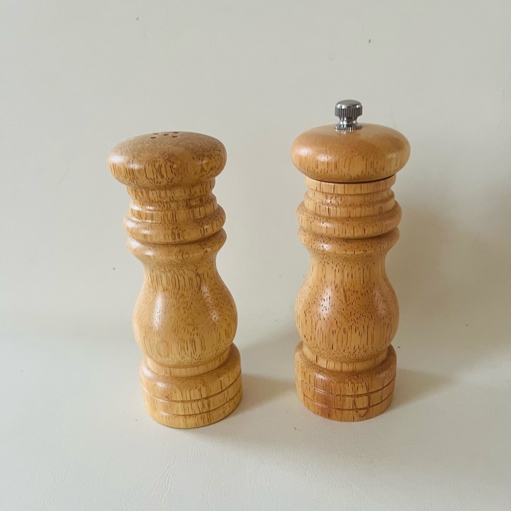 Wooden Salt and Pepper Grinder Set
